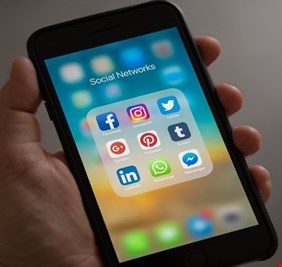 ميزة تربط بين 