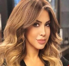 فنانة مشهورة ترد على صحفي طلبها للزواج عبر 