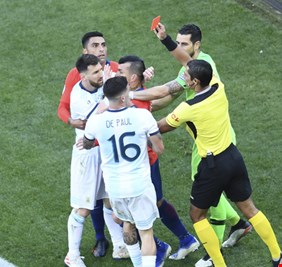 ميسي: طُردت أمام تشيلي بسبب تصريحاتي الأخيرة