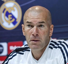 زيدان يغادر معسكر ريال مدريد لأسباب شخصية