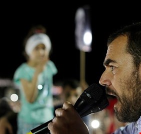 المغرب.. الزفزافي يهنئ الجزائريين