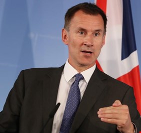 بريطانيا: يجب تشكيل بعثة أوروبية لتأمين الملاحة في مضيق هرمز