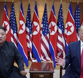 ترامب: لو فازت كلينتون في الانتخابات لكنا في حرب كبيرة مع كوريا الشمالية