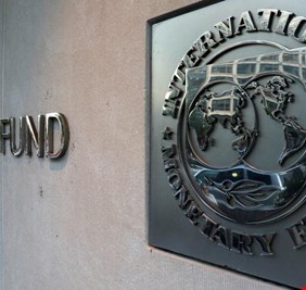 خبير اقتصادي: حكومة العراق تبذر امواله عبر هذه النفقات.. مقبلون على   كارثة اقتصادية