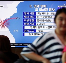 سيئول: القذائف التي أطلقتها كوريا الشمالية صواريخ باليستية جديدة