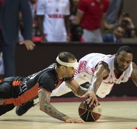 اتحاد كرة السلة الدولي يوقف لاعبا أمريكيا لأنه 