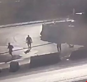 العراق اليوم  ينشر فيديو جديد لعملية هروب السجناء من مركز القناة.. سيارات تنتظر الهاربين