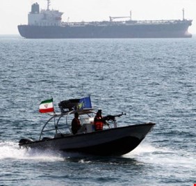 الثالثة في شهر.. الحرس الثوري يحتجز سفينة عراقية 