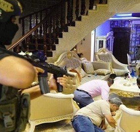بالصور.. الحشد الشعبي يعلن القبض على زعيم أكبر مافيا للمتاجرة بالمخدرات والنساء في بغداد