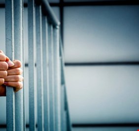 السلطات العراقية تعتقل ”العقل المدبر“ لعملية هروب تجار المخدرات من سجن ببغداد
