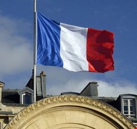 باريس ترفض الانتقادات بشأن 