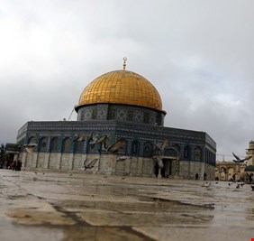 كاتب سعودي يهاجم الفلسطينيين ويدعو لمنعهم من الحج السنة المقبلة