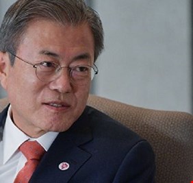 مون يدعو لتسريع مفاوضات السلاح النووي بين واشنطن وبيونغ يانغ