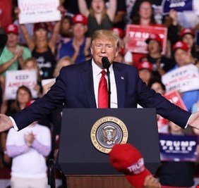 ترامب يتنبأ بنية إيران إبرام صفقة جديدة مع بلاده