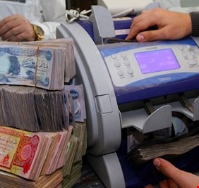 رغم امتناع كردستان عن تسليم العائدات النفطية.. الحكومة الاتحادية تصرف رواتب الاقليم