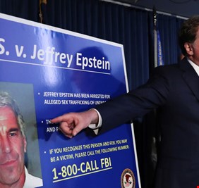 الطب الشرعي يكشف سبب وفاة الملياردير الأمريكي جيفري إبشتاين في زنزانته