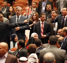 آدمن “كروب البرلمان” في واتساب يغلق المجموعة بعد مشادة حادة!