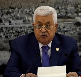 عباس يقيل جميع مستشاريه