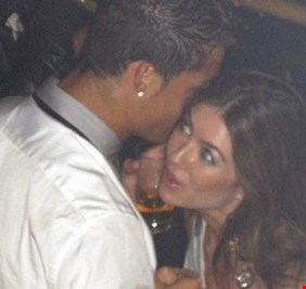 رونالدو يشتري صمت متهمته بالاغتصاب بثمن باهظ