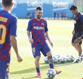 ميسي يعود إلى تدريبات برشلونة