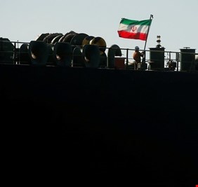 مسؤول أمريكي: سنعاقب كل من يساعد الناقلة الإيرانية بشكل مباشر أو غير مباشر