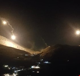 انفجارات وحريق في مزارع شبعا في لبنان بعد إلقاء إسرائيل قنابل مضيئة