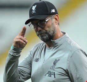 كلوب يعتزم الابتعاد عن التدريب لمدة عام