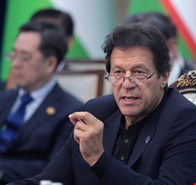 رئيس وزراء باكستان يحذر من خطر اندلاع حرب نووية مع الهند