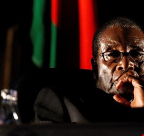 وفاة رئيس زيمبابوي السابق روبرت موغابي عن عمر ناهز 95 عاما