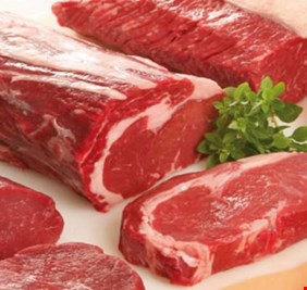 العلماء يحذرون من خطورة غسل اللحوم قبل طبخها