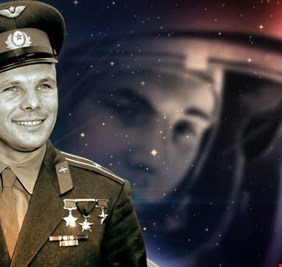 صورة نادرة وذات دلالات .. رائد الفضاء الروسي كاكارين في العراق، والسيد كامل الدباغ يستقبله في مطار بغداد