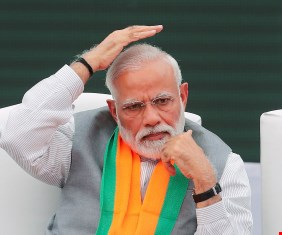 بالفيديو : رئيس الوزراء الهندي ناريندرا مودي يشارك في مراسيم العزاء الحسيني