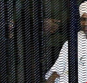 محاكمة البشير.. شاهد يكشف أسرار الغرفة السرية في القصر الرئاسي