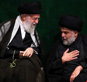 صور: زعيم التيار الصدري يحضر مجلس عزاء أقامه خامنئي