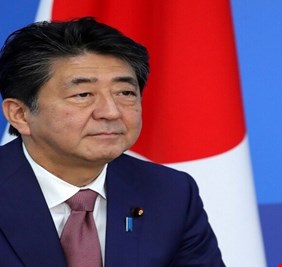 الحكومة اليابانية تستقيل بالكامل.. وآبي يجري تعديلات فيها وبقيادة حزبه الحاكم