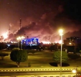 السيطرة على حريقين اندلعا بعد هجوم بطائرات مسيرة على معملين تابعين لـ 