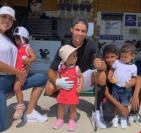 رونالدو: غيرت القناة لشعوري بالخجل أمام الأطفال وجورجينا