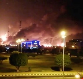 مسؤولون سعوديون يروون تفاصيل ليلة “المسيرات الانتحارية”: الصواريخ نزلت كالمطر!