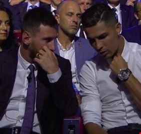 رونالدو لم يمنح صوته لميسي أبدا في أي جائزة فردية.. بينما الأخير فعل