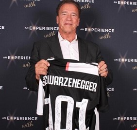 أرنولد شوارزنيغر يتلقى هدية قيمة من يوفنتوس