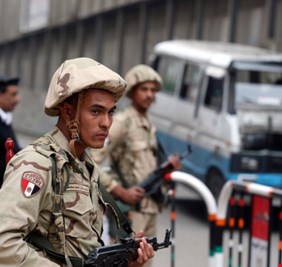 الجيش المصري: مقتل وإصابة 10 من العسكريين خلال مواجهات مع عناصر إرهابية