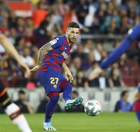 رسميا.. برشلونة يحصن نجمه الواعد