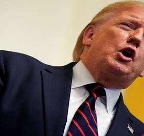 ترامب لمؤيديه: بلادنا معرضة لخطر غير مسبوق