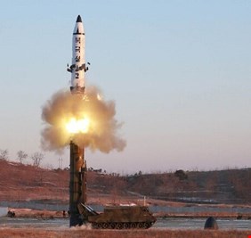 بيونغ يانغ تطلق صاروخين قبيل بدء حوارها مع واشنطن