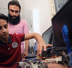 مصر.. فصل ألف معلم عن العمل بسبب انتمائهم للإخوان المسلمين