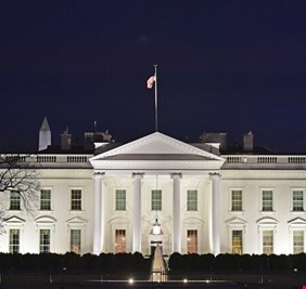 البيت الأبيض يرفض التعاون مع تحقيق مجلس النواب لعزل ترامب