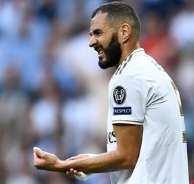 بنزيما يجدد بقائه داخل أسوار ريال مدريد