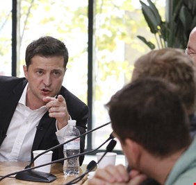 الرئيس الأوكراني يكسر رقما قياسيا عالميا لأطول مؤتمر صحافي