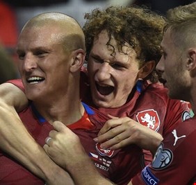 التشيك تقلب الطاولة على إنجلترا وتلحق بها الخسارة الأولى بتصفيات 