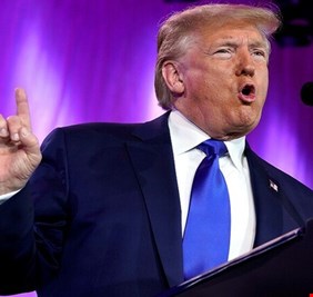 ترامب: ليس من واجب جنودنا حماية الحدود بين تركيا وسوريا